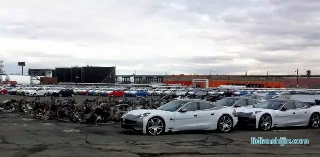 2012年，颶風桑迪引起海水倒灌，停在海邊的Fisker Karma電動跑車被海水浸入后燒毀大半
