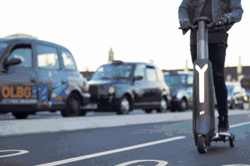 電動滑板車的確很便捷