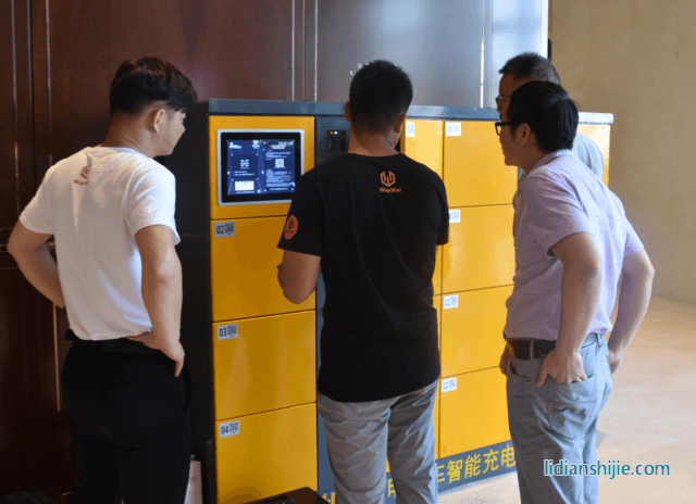 創(chuàng)元萬威智能充電柜引起與會(huì)者廣泛關(guān)注 創(chuàng)元萬威智能充電柜引起與會(huì)者廣泛關(guān)注