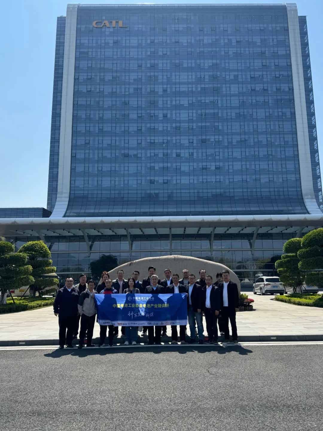中國電池工業(yè)協(xié)會副理事長兼執(zhí)行秘書長王建新率領(lǐng)調(diào)研寧德時代